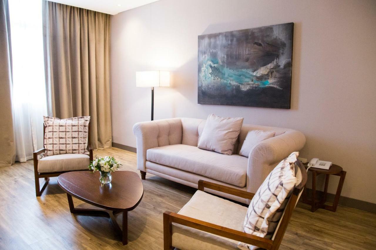 Hotel Land Plaza La Plata Bagian luar foto